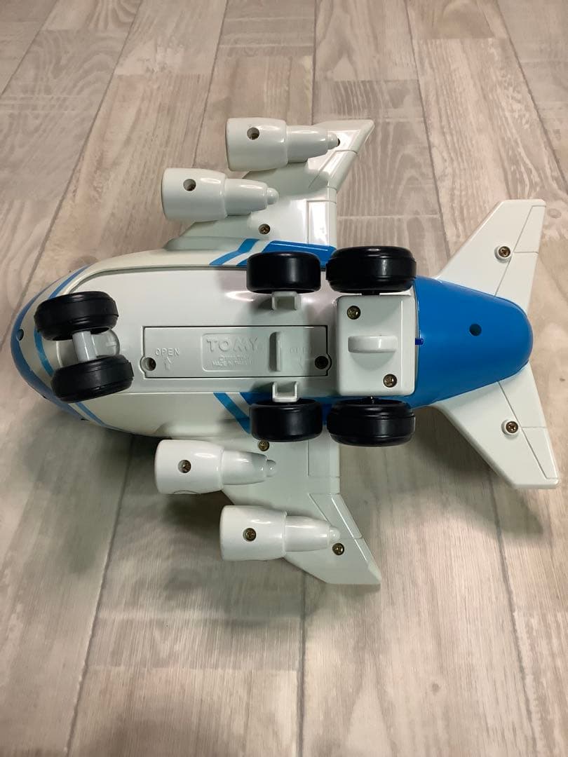 トミカキッズ　ポケモン全日空飛行機ラジコン&プルバックカー飛行機