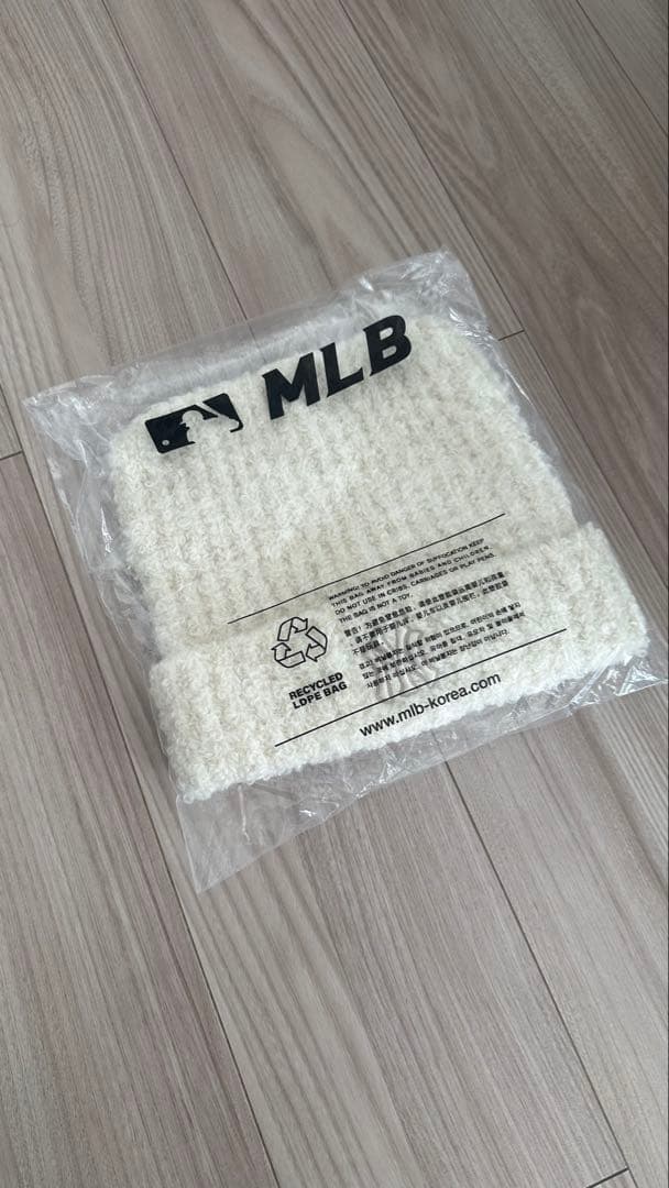 韓国　MLB　aespaカリナ着用デザイン 猫耳ニット帽　クリーム　白　ホワイト