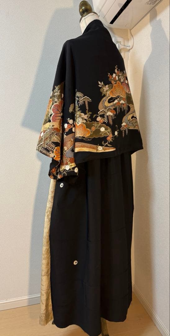 黒留袖リメイクワンピース　本金箔御殿文様×大島紬切替・マーガレット付き・落款入