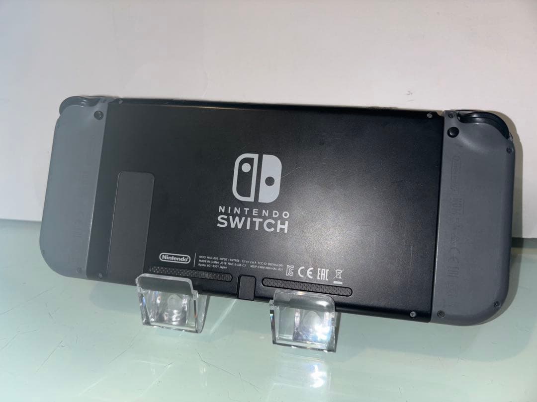 任天堂　Nintendo Switch グレー 本体のみ