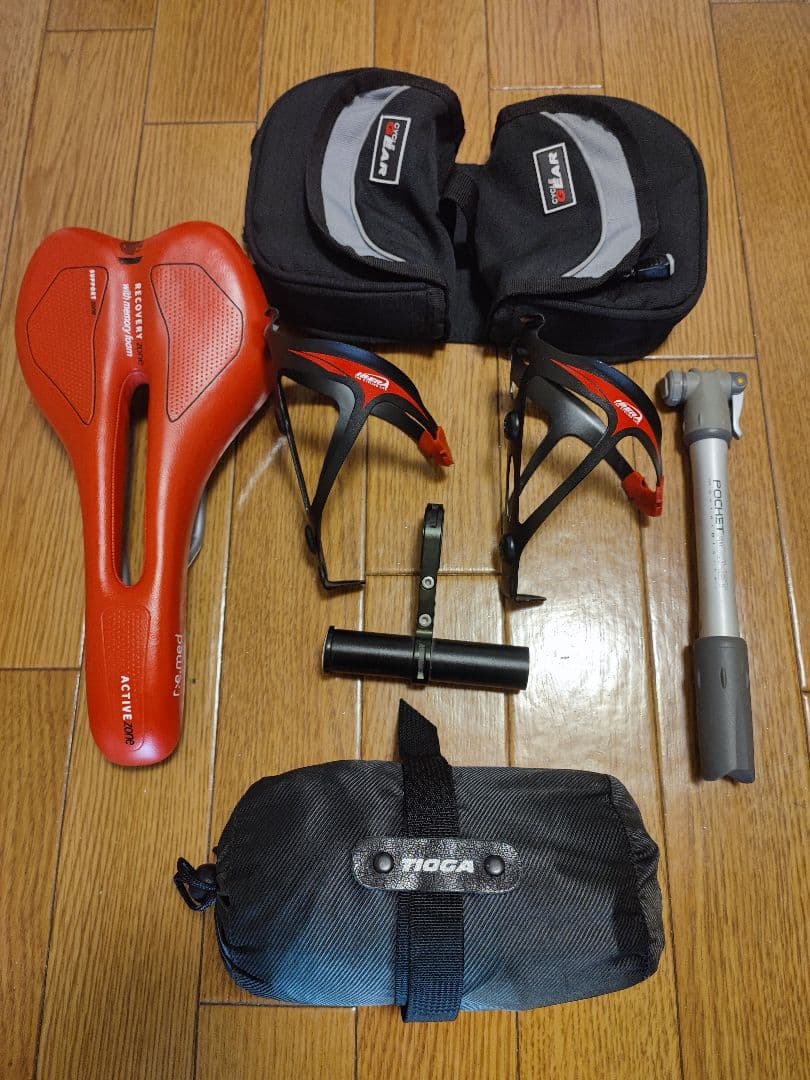 サイクリングアクセサリー7点バッグ、サドル、ポンプ、自転車バッグ、ドリンクホルダ