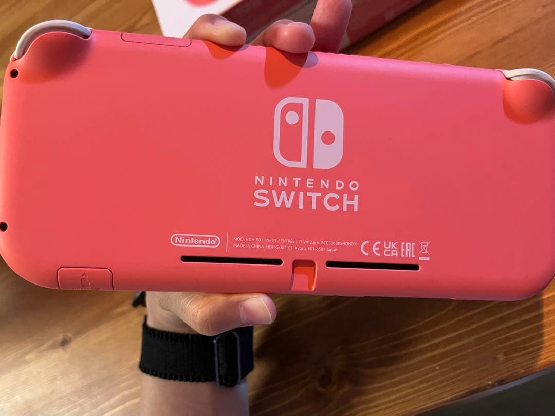 きな出品　Nintendo Switch Lite コーラル