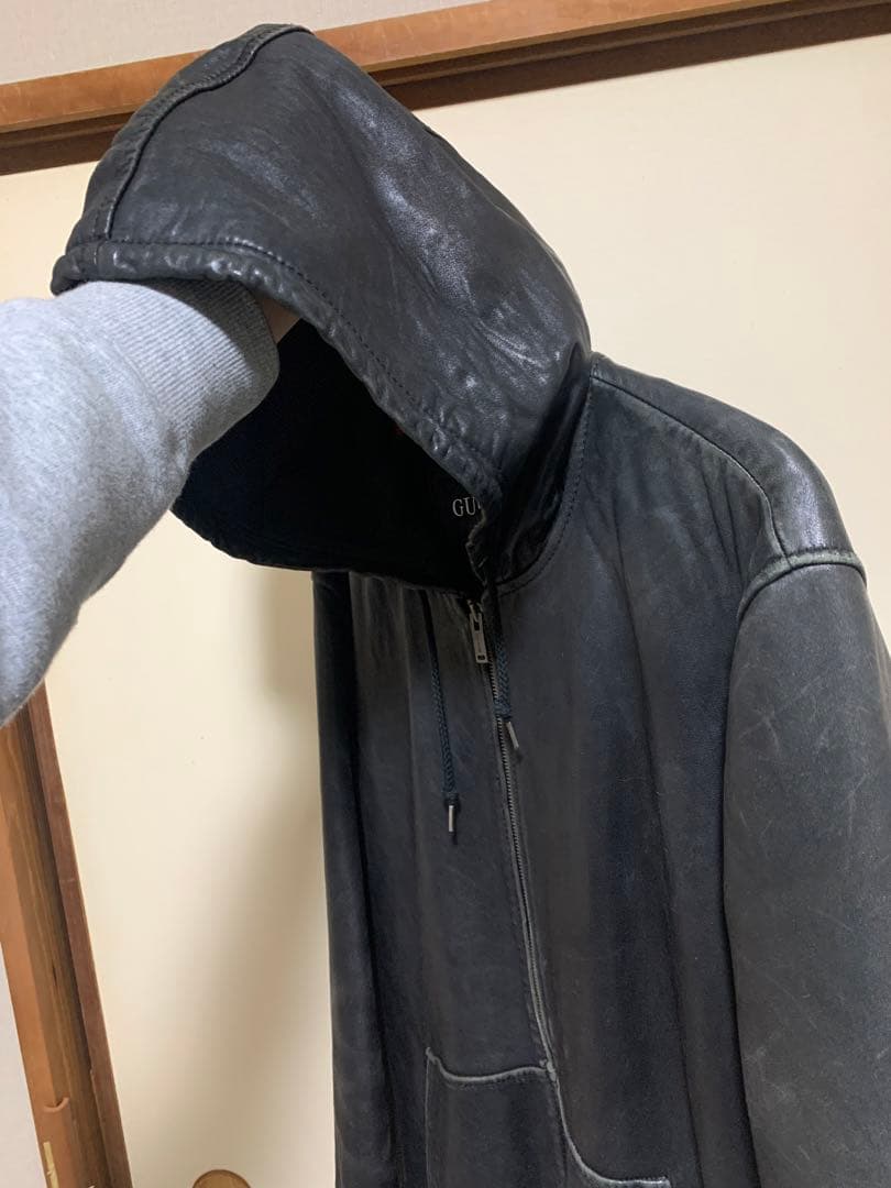 guess レザージャケット　　アクティブパーカー　カーハート