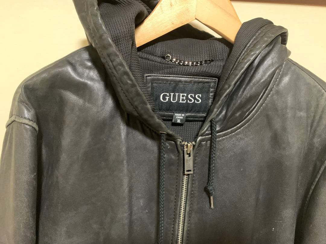 guess レザージャケット　　アクティブパーカー　カーハート