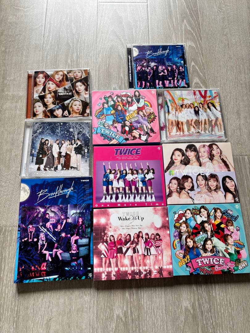TWICE アルバムセット＆Tシャツ、ユニフォーム、ペンライト、トレカまとめ売り