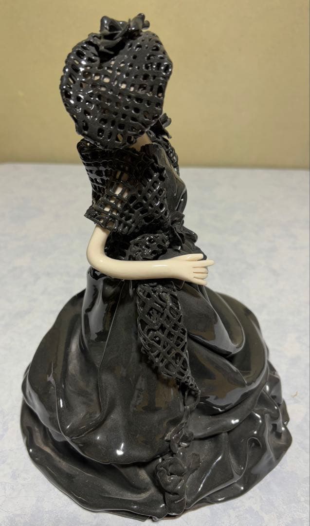 ロマンドール 黒いドレス 女性像 置物 インテリア 陶器