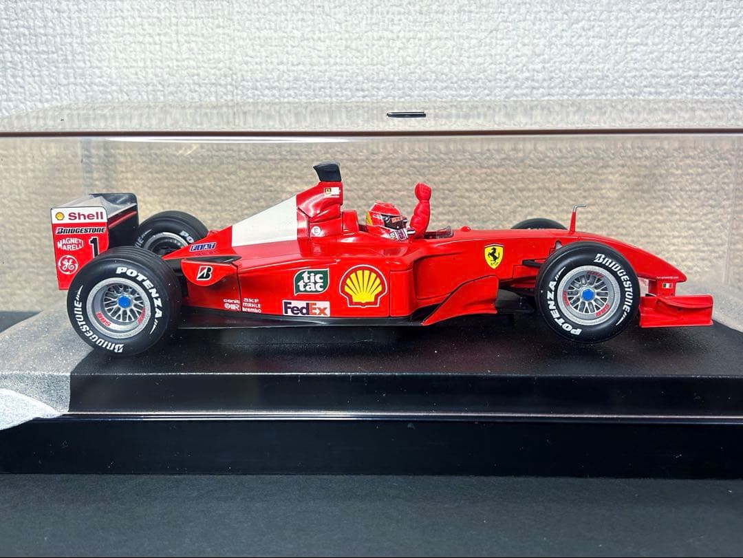 Hotwheels1/18フェラーリ2001ワールドチャンピオンM.シューマッハ
