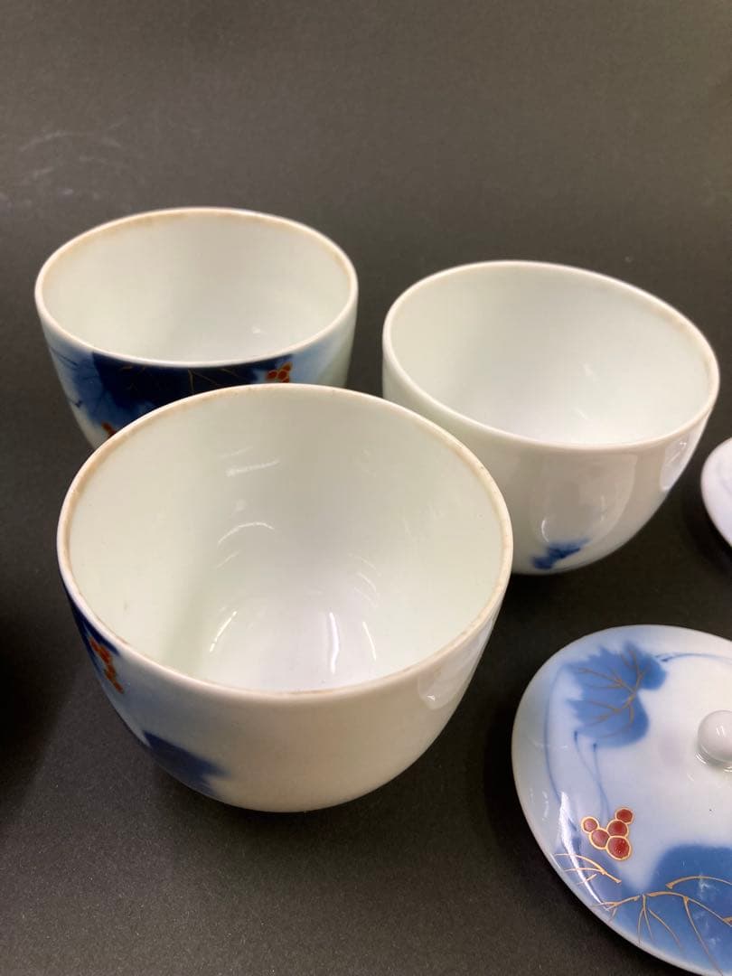 有田焼　宮内庁御用達　深川製磁　茶器揃　急須と蓋付茶碗5客　染錦葡萄　古い物です