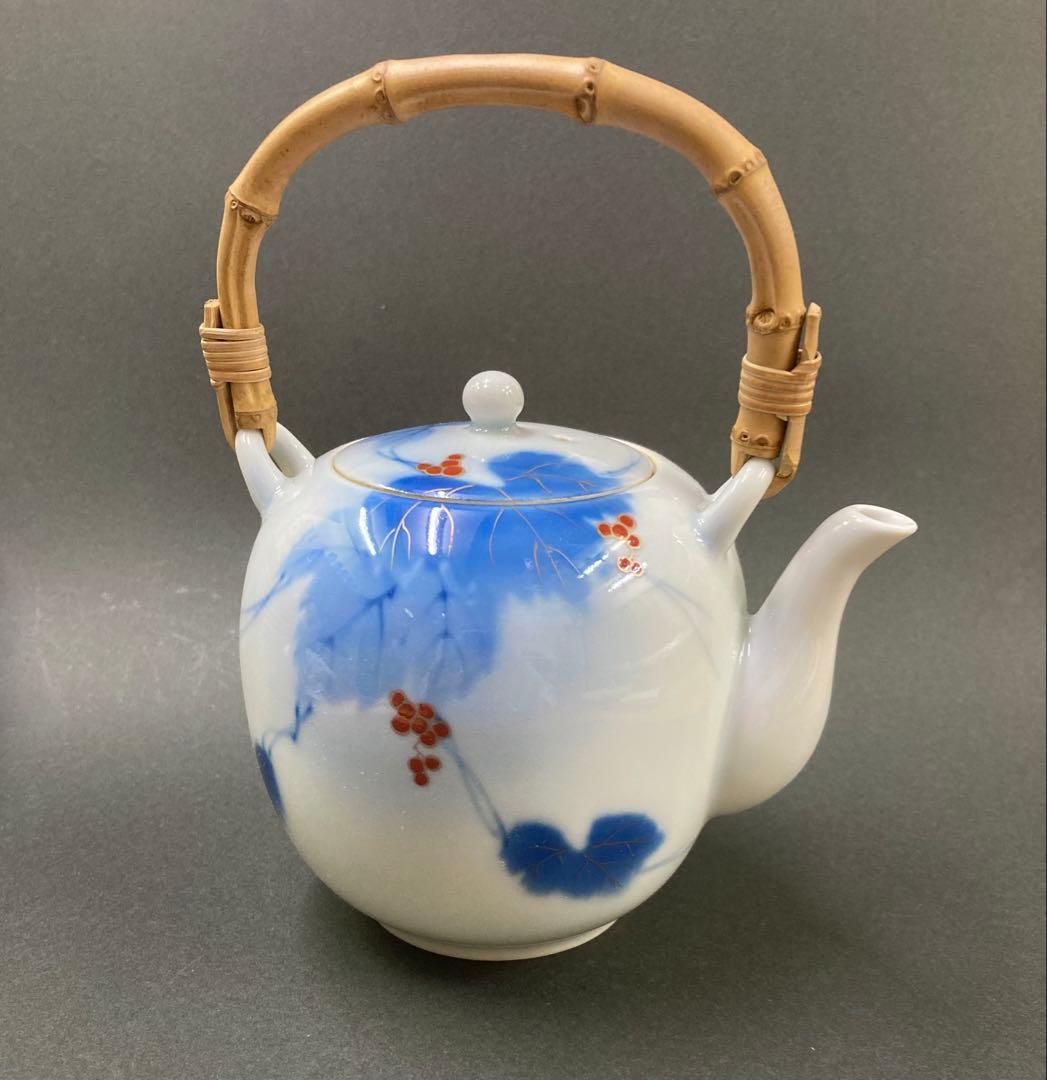 有田焼　宮内庁御用達　深川製磁　茶器揃　急須と蓋付茶碗5客　染錦葡萄　古い物です
