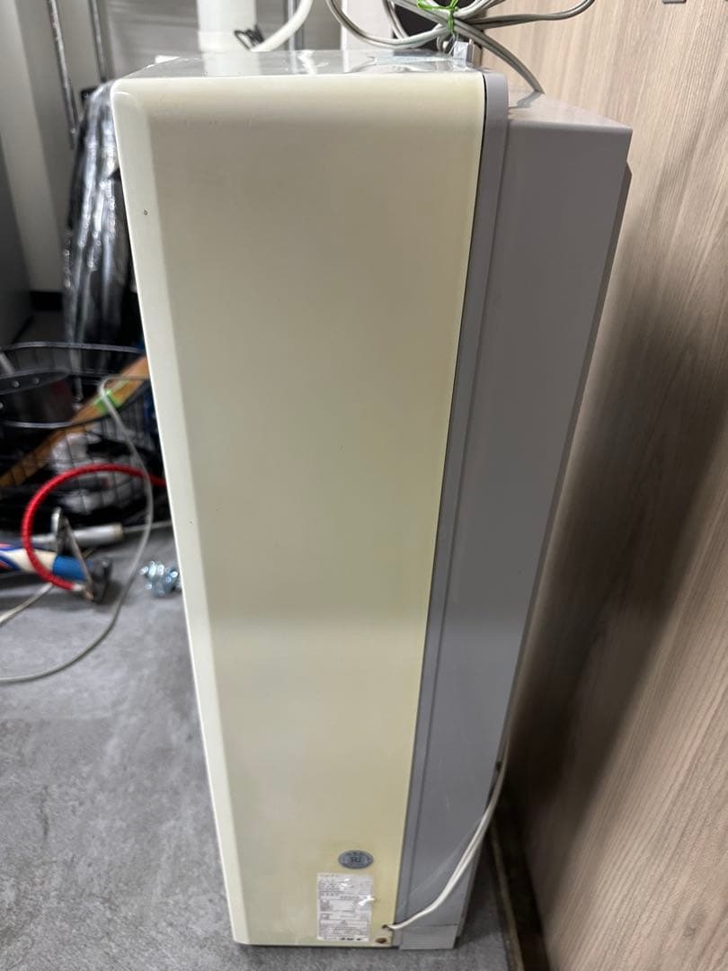 コロナ窓用エアコン 縦型 ホワイト