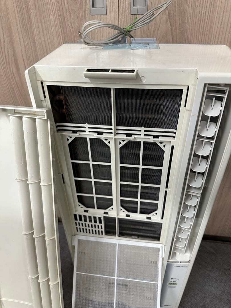 コロナ窓用エアコン 縦型 ホワイト