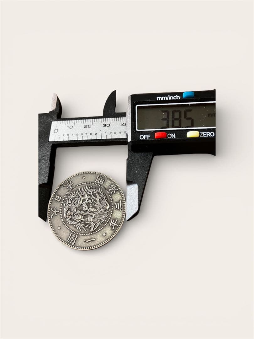 希少　欠貝圓　明治三年　一圓銀貨　貿易銀 26.58gクッション材付きケース入り