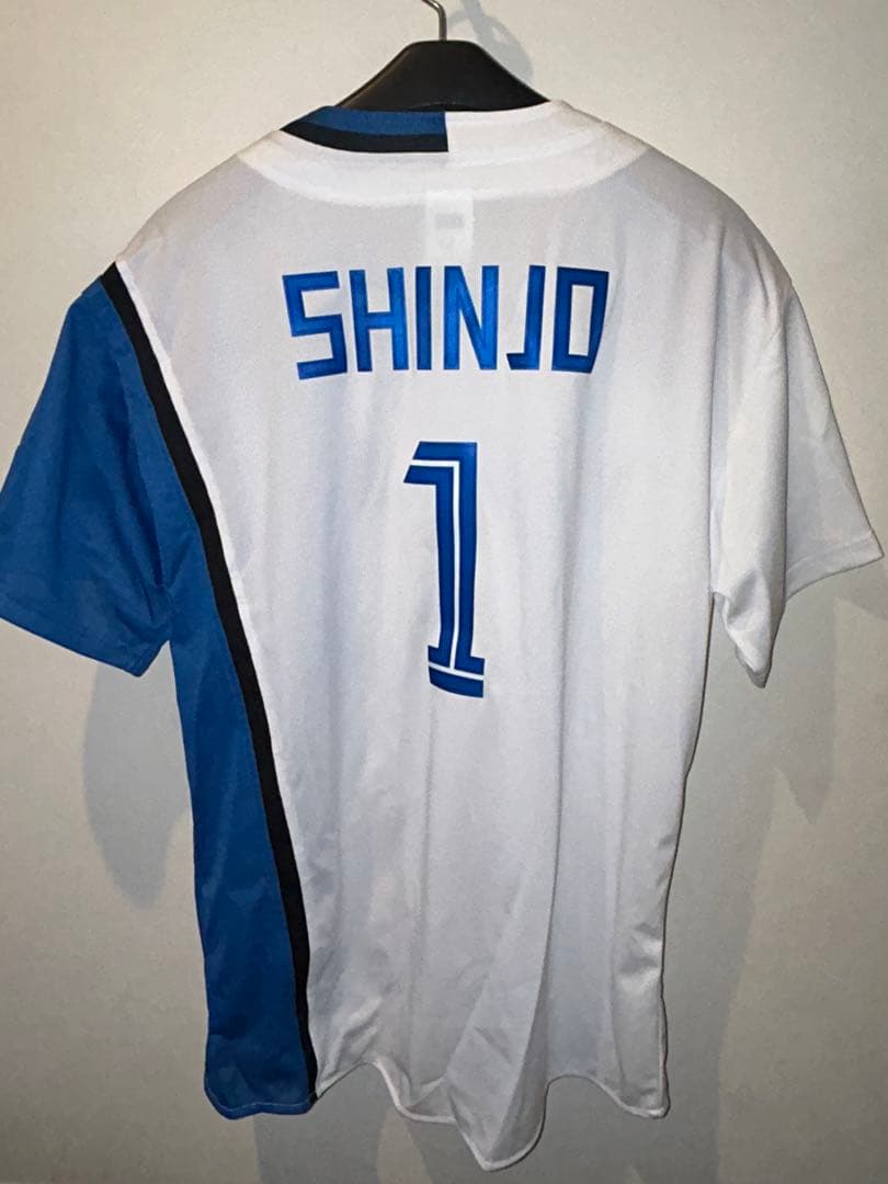 日本ハムファイターズ　ホームユニフォーム　新庄監督　Ｍサイズ 美品