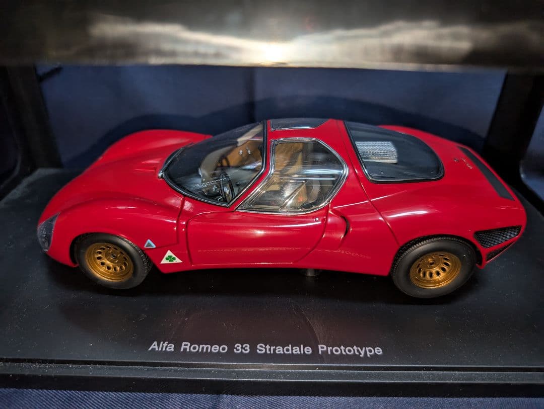 オートアート1/18 Alfa Romeo 33 Stradale