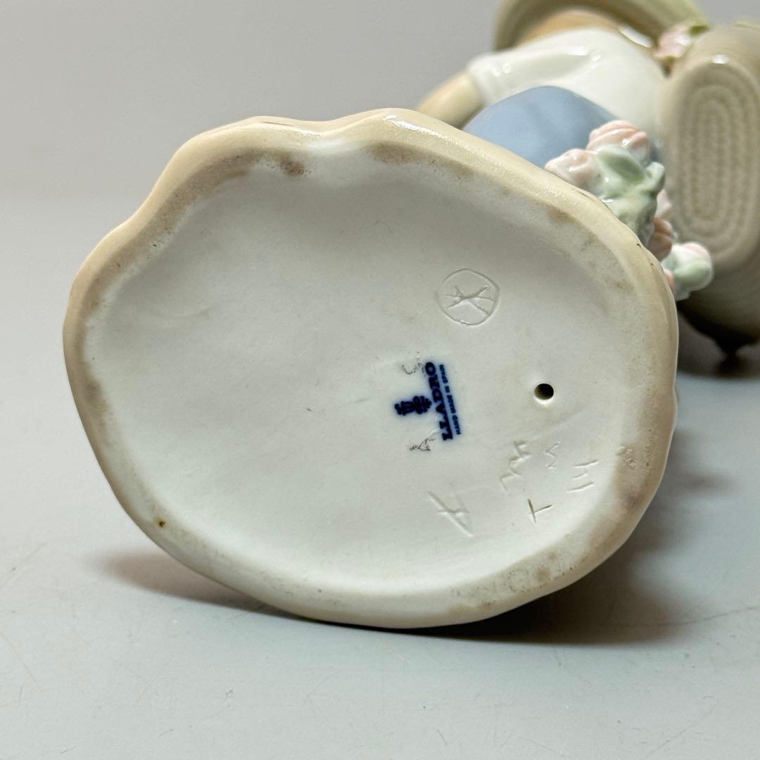 リヤドロ LLADRO かごいっぱいのバラ 少年 絶版 陶器人形 フィギュリン