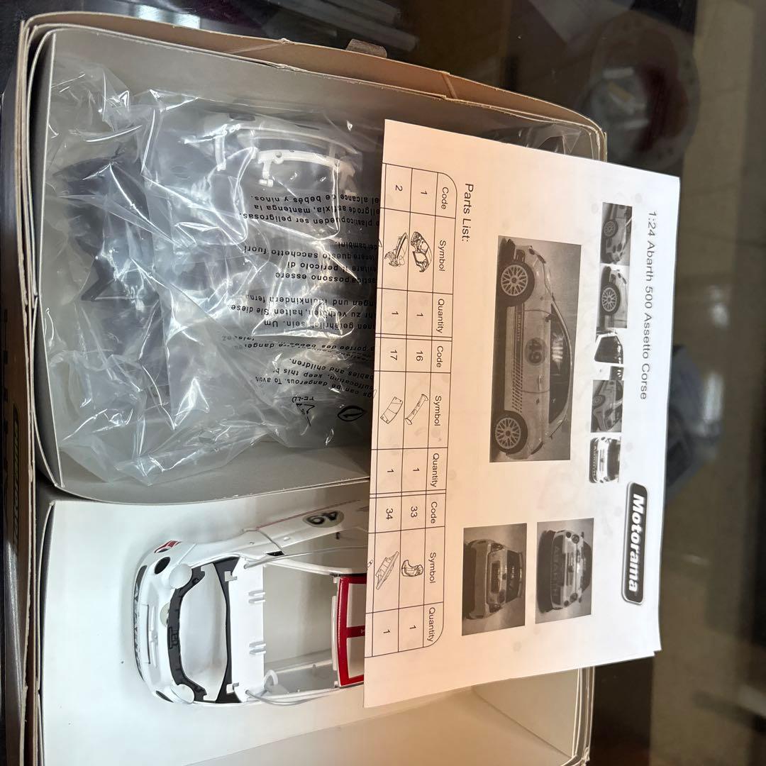 ミニカー Motorama Abarth 500 Assetto Corse 1/24