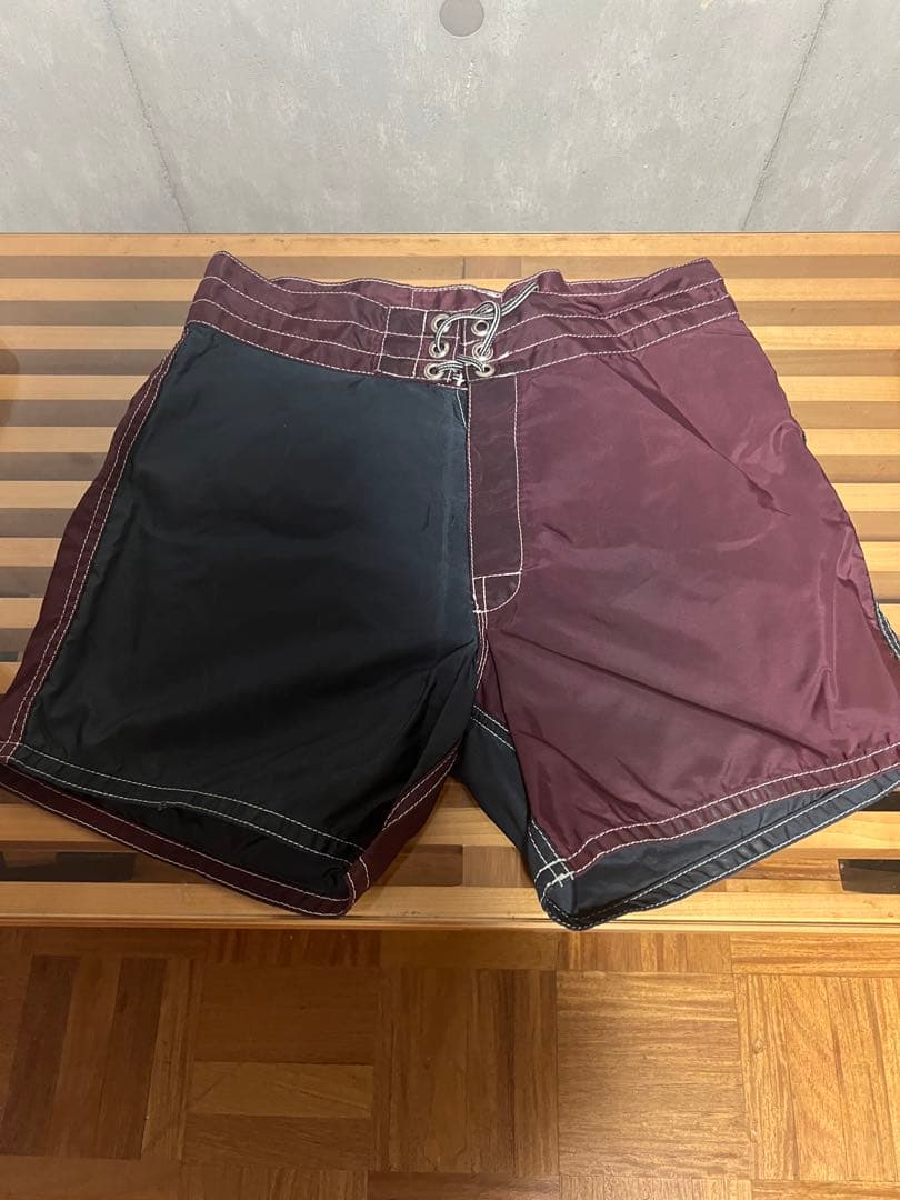 バードウェルサーフパンツ 黒とワインレッド310シリーズです。