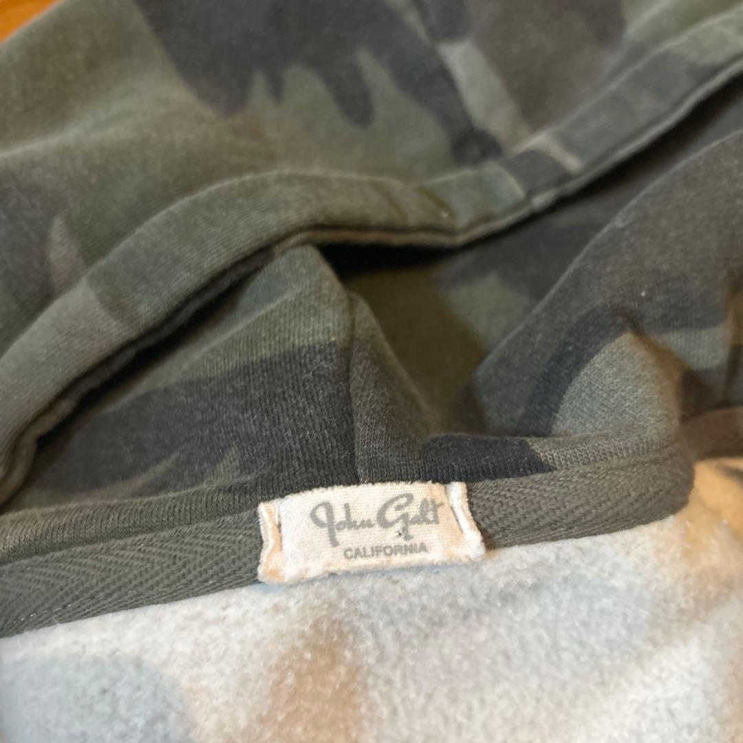 BRANDY MELVILLE 迷彩柄 フーディー　パーカー　ジップ付き　カモ