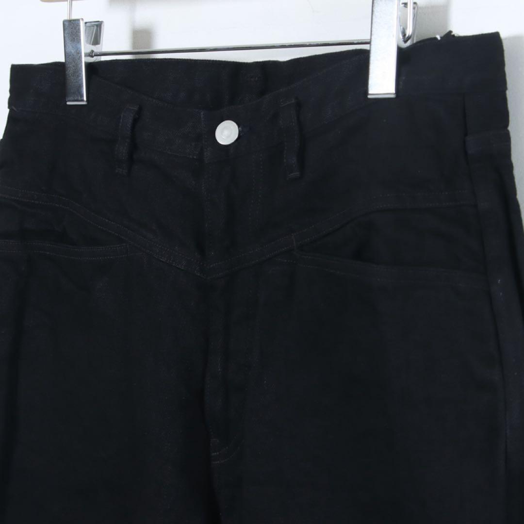 COMOLI ブラックデニム テーパードパンツ 25AW