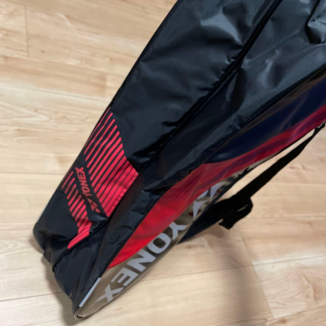 YONEX ラケットバッグ 黒/赤　ナイロン／エナメル