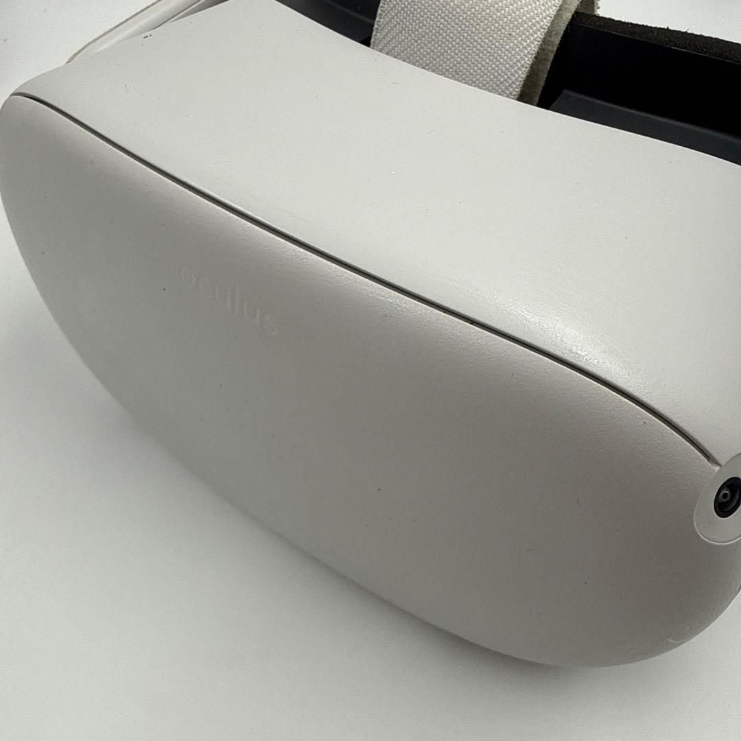  Quest 2 VRヘッドセットとコントローラー