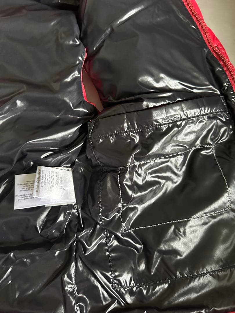 【美品】MONCLER レッド ダウンベスト