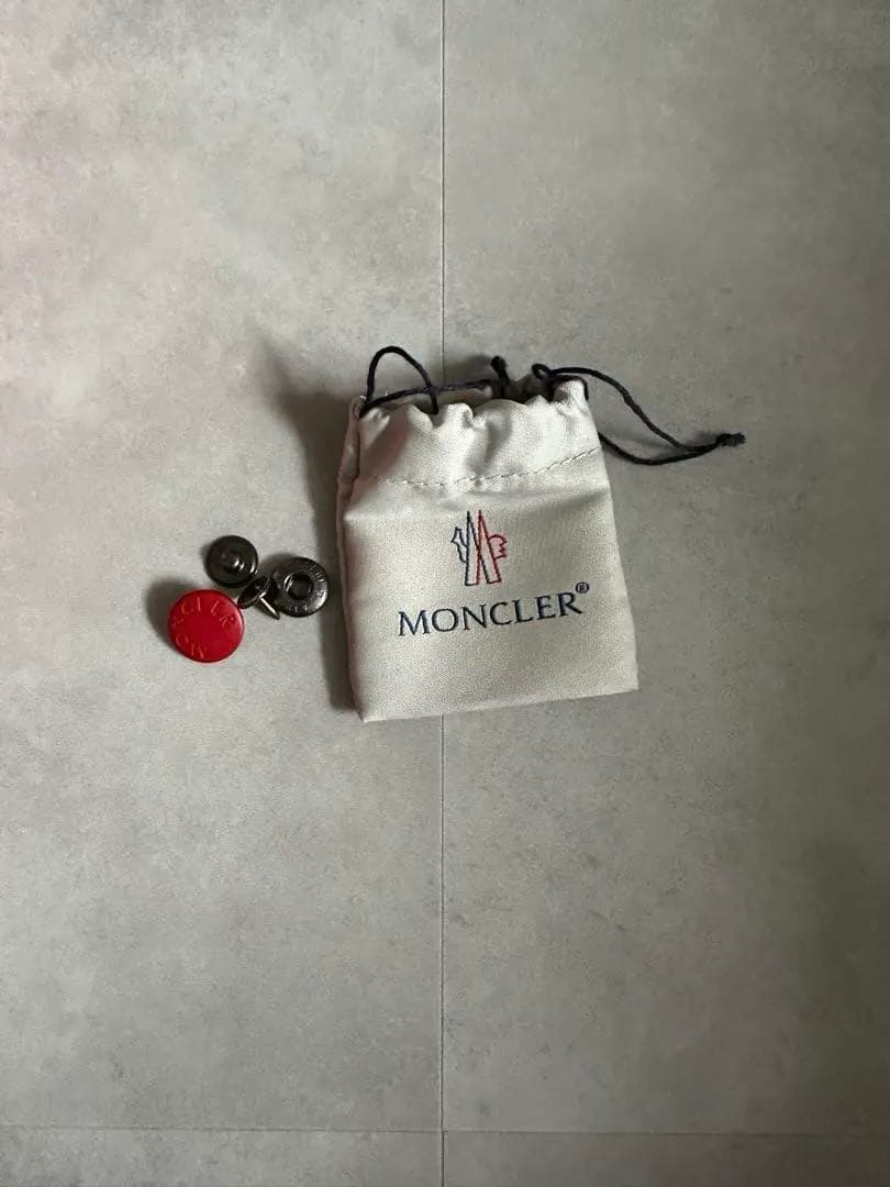 【美品】MONCLER レッド ダウンベスト