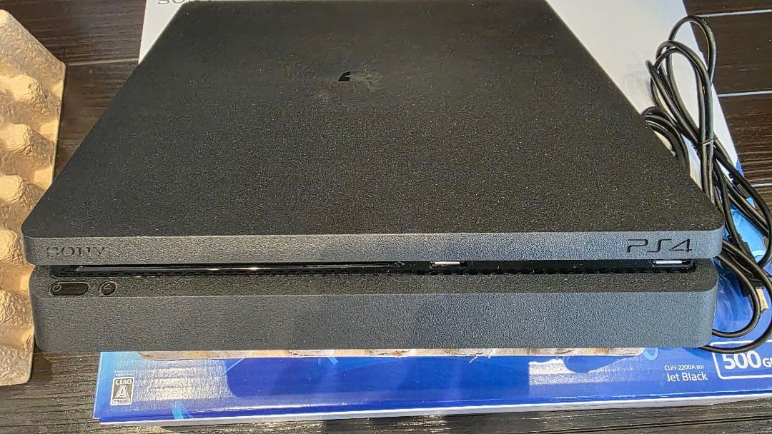 【使用時間極少ない】SONY PlayStation4 CUH-2200AB01