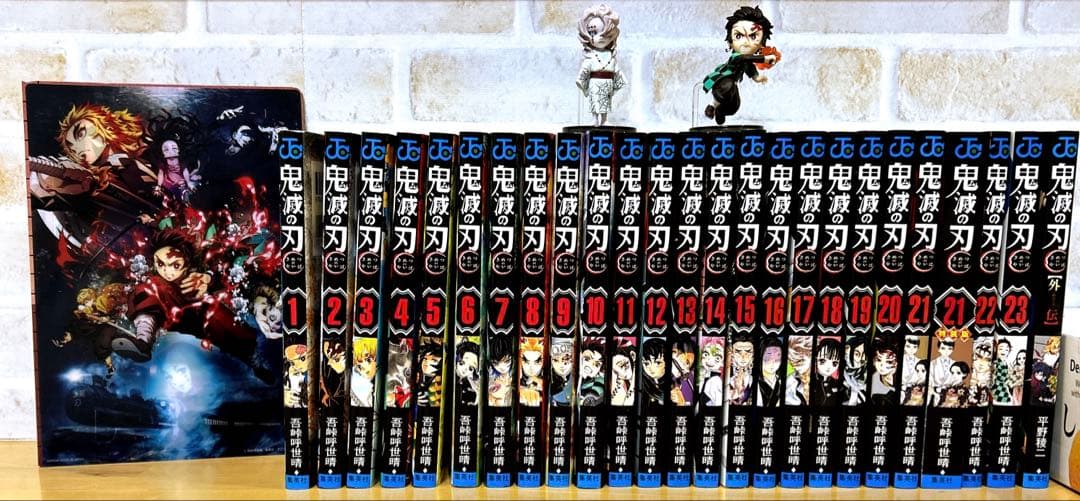 鬼滅の刃漫画全巻セット＋外伝1冊＋クリアポスター6枚＋フィギュア2体
