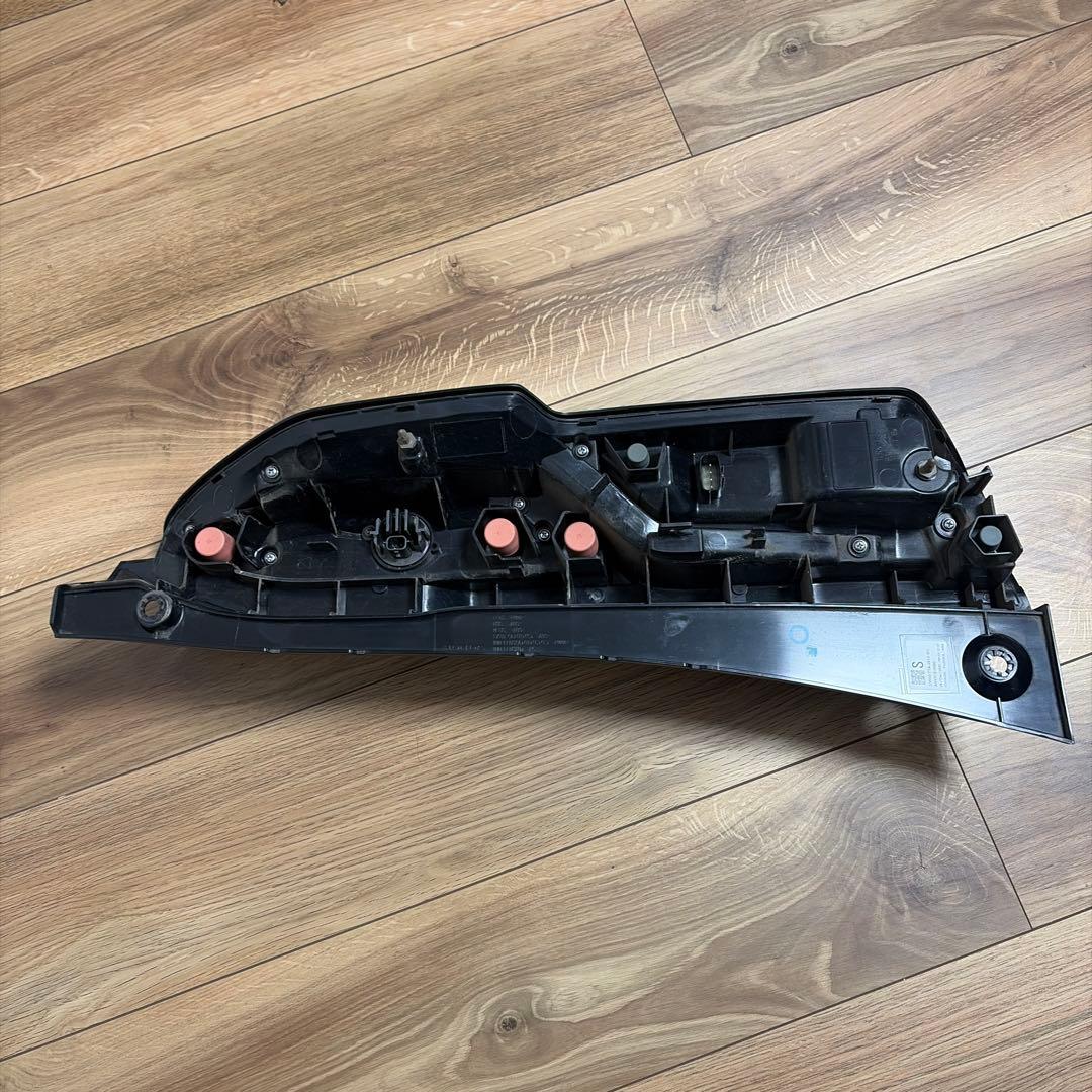 ホンダ　N-BOX カスタムJF3 テールランプ左　中古