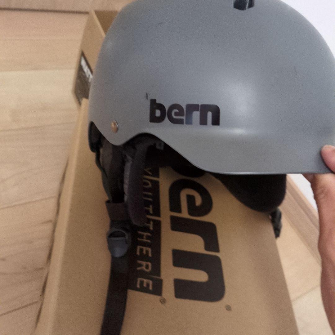 スノーボード　ヘルメット　バーンbern インナーBoA調節付き耳付きグレー