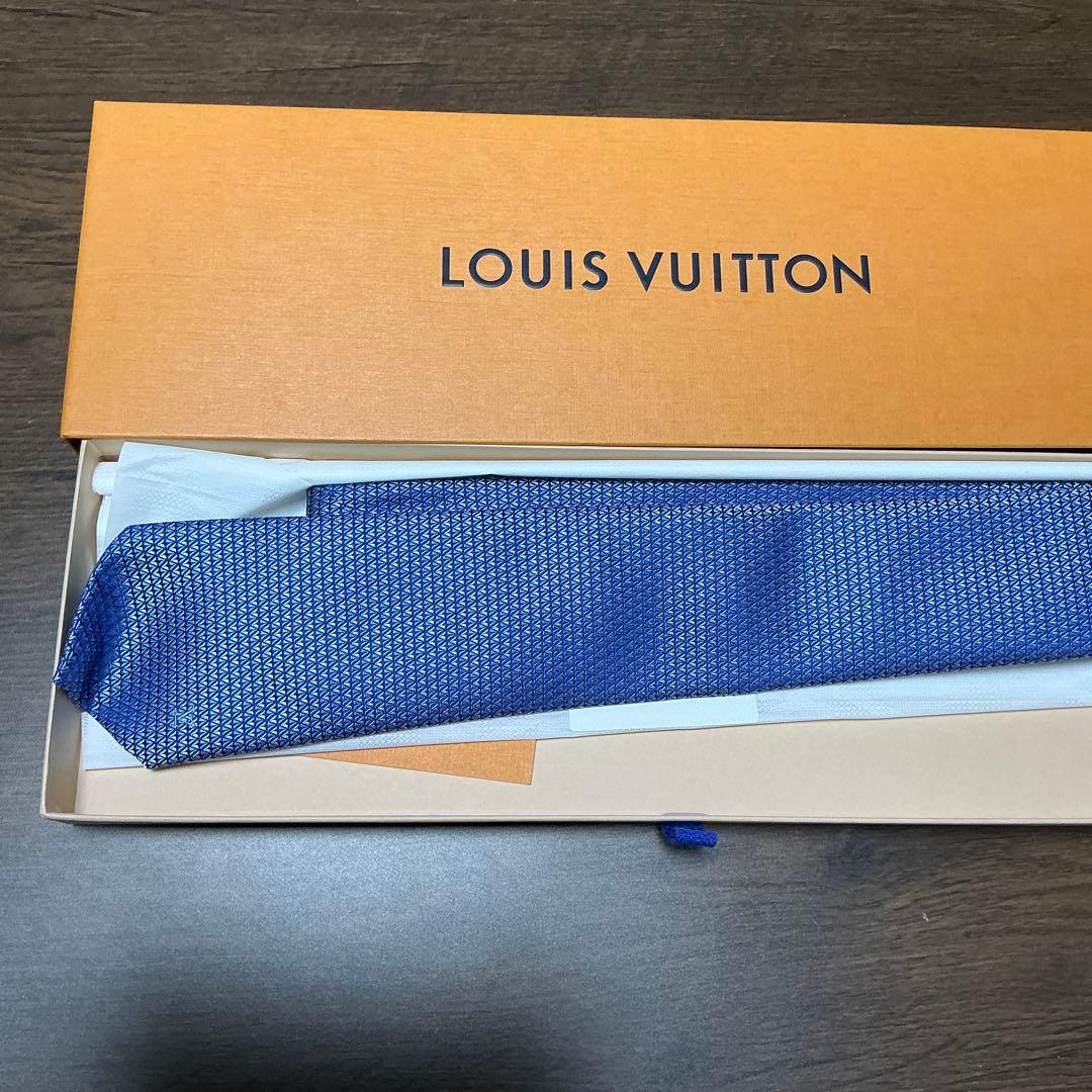 ち*ろ様 ルイヴィトン　ネクタイとケースの2点セット　LOUIS VUIT