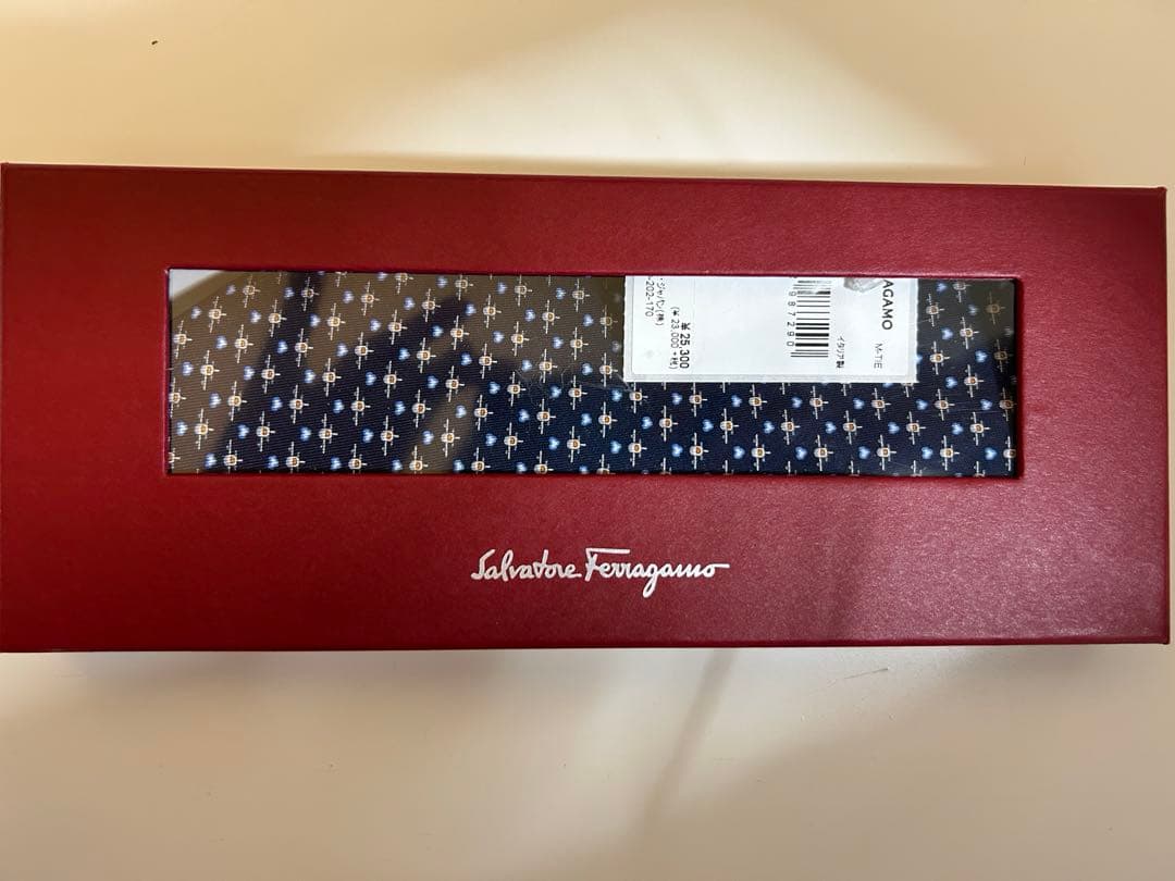 新品 Salvatore Ferragamo フェラガモ　ネクタイ