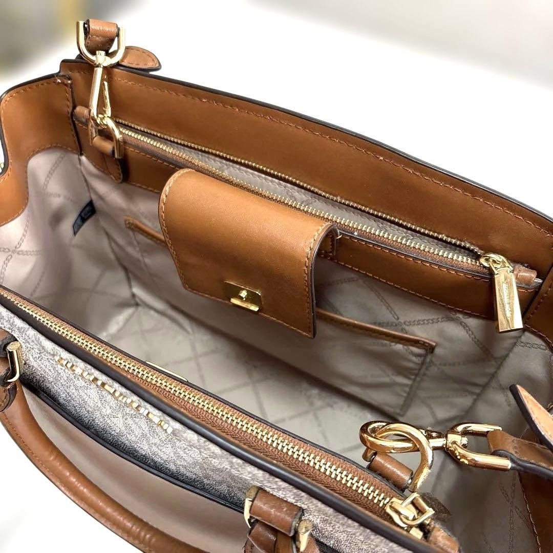 【美品✨】MICHAEL KORS　バッグ　3回程使用　便利な肩掛け紐付き