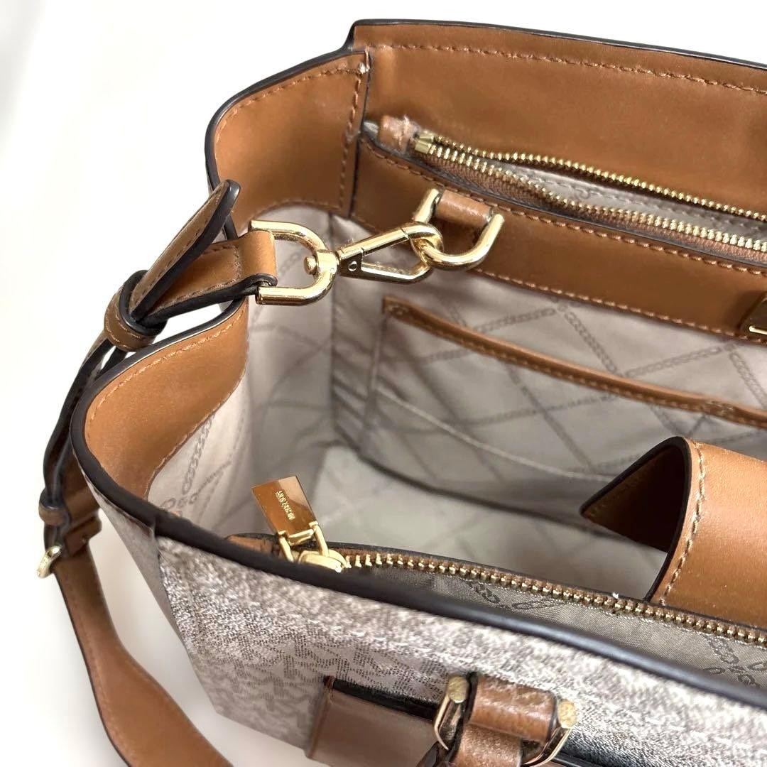 【美品✨】MICHAEL KORS　バッグ　3回程使用　便利な肩掛け紐付き