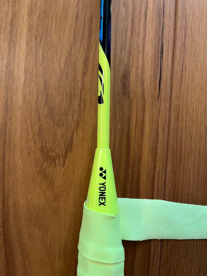 希少 極美品　YONEX アストロクス 77 バドミントン ラケット　4UG5