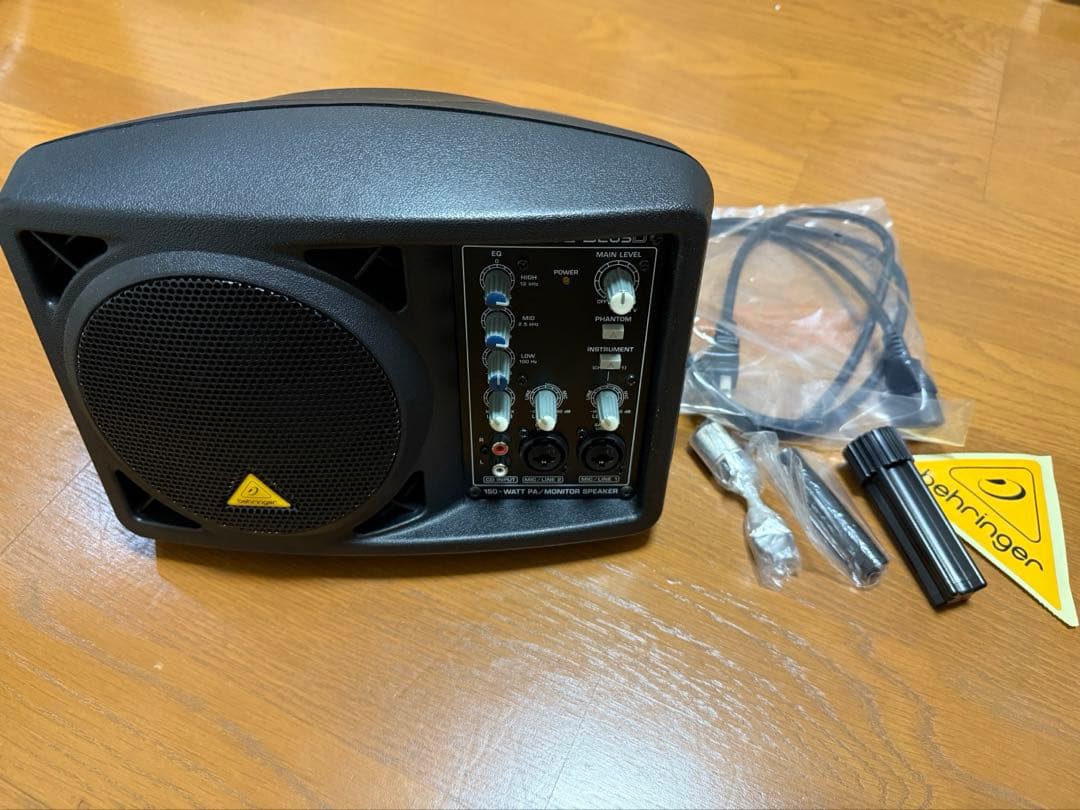 BEHRINGER B205D　パワードスピーカー