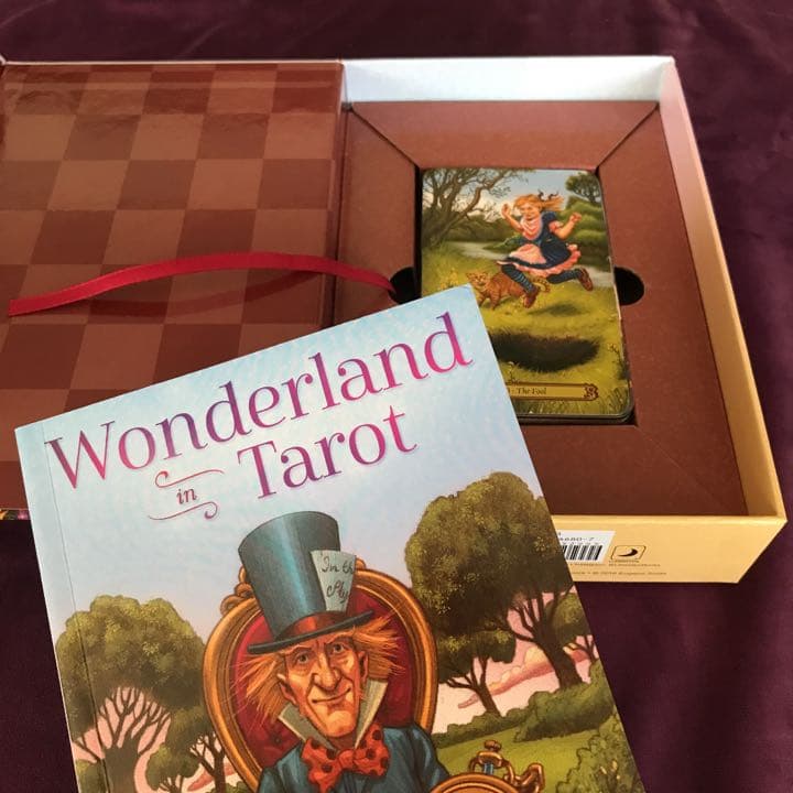 ♡感謝祭価格♡正規品【新品　未使用品】海外　絵本のような　タロットカード