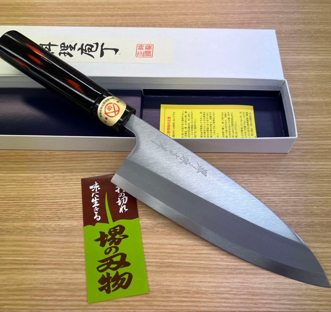 ★新品送料込堺打刃物はがね鍛造出刃包丁180mm黒塗柄化粧箱入り