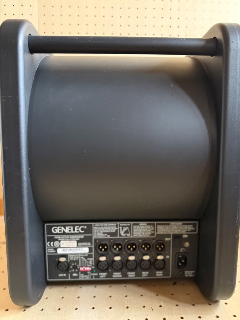 GENELEC 7050B アクティブ サブウーファー