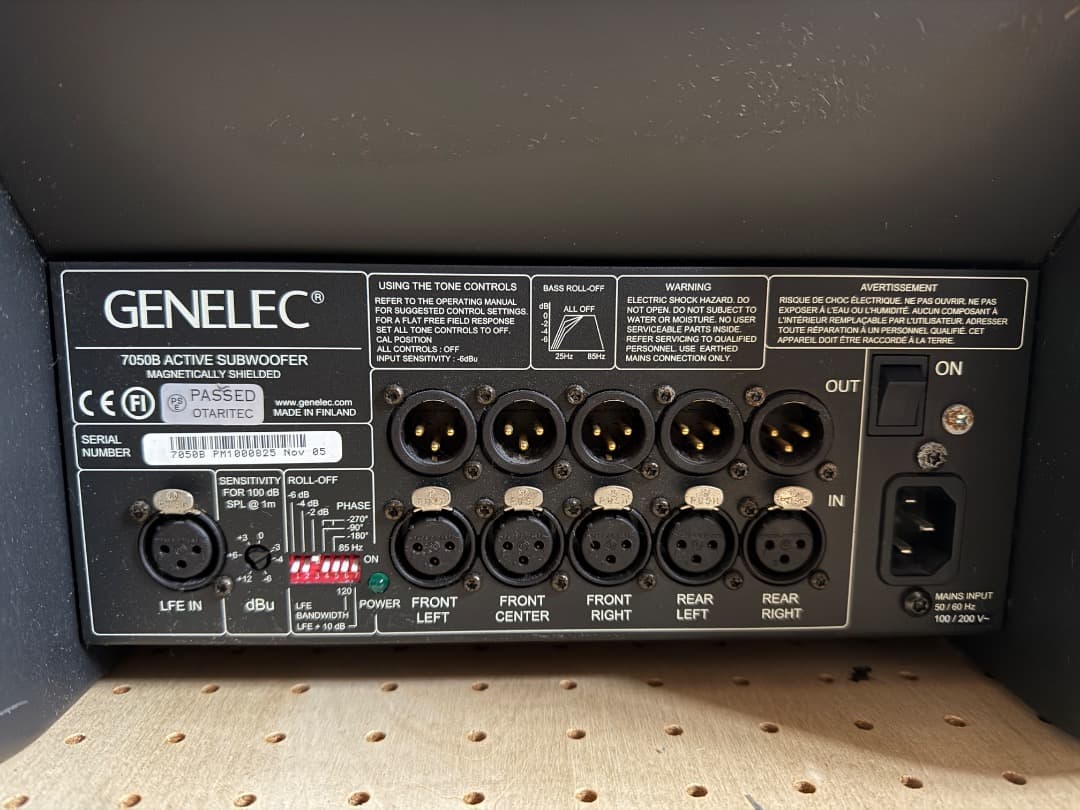 GENELEC 7050B アクティブ サブウーファー