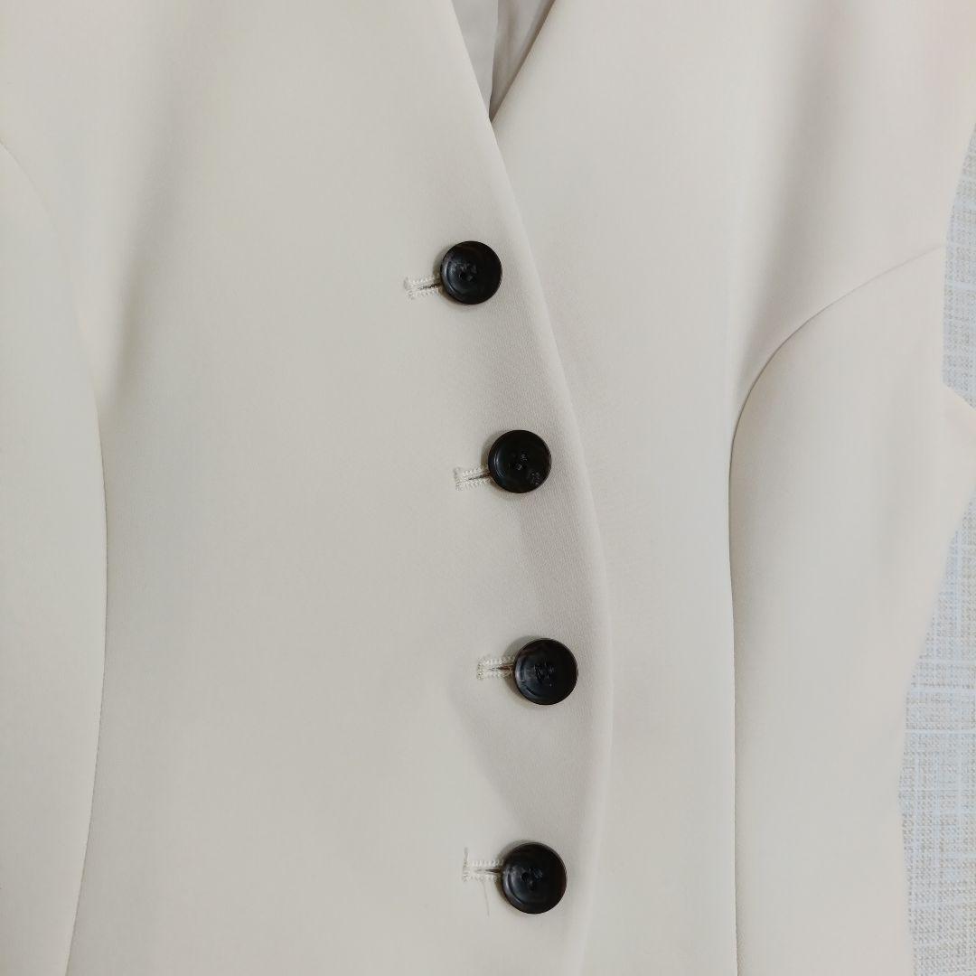 【美品】anuans アニュアンス 　カーブフロントジレ