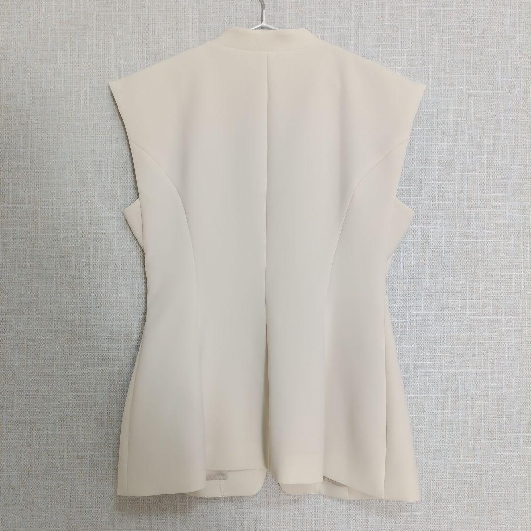 【美品】anuans アニュアンス 　カーブフロントジレ