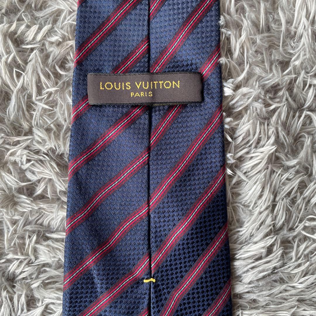 LOUIS VUITTON ネクタイ　ネイビーストライプ