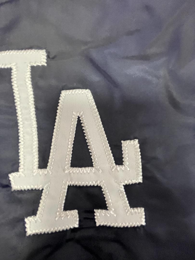 とるみ送料無料/新品未使用　MLB　 LAドジャース ジャケットXL