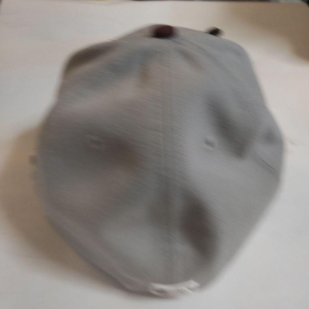 59FIFTY グレー/バーガンディ キャップ、71/4、ピンズ4個