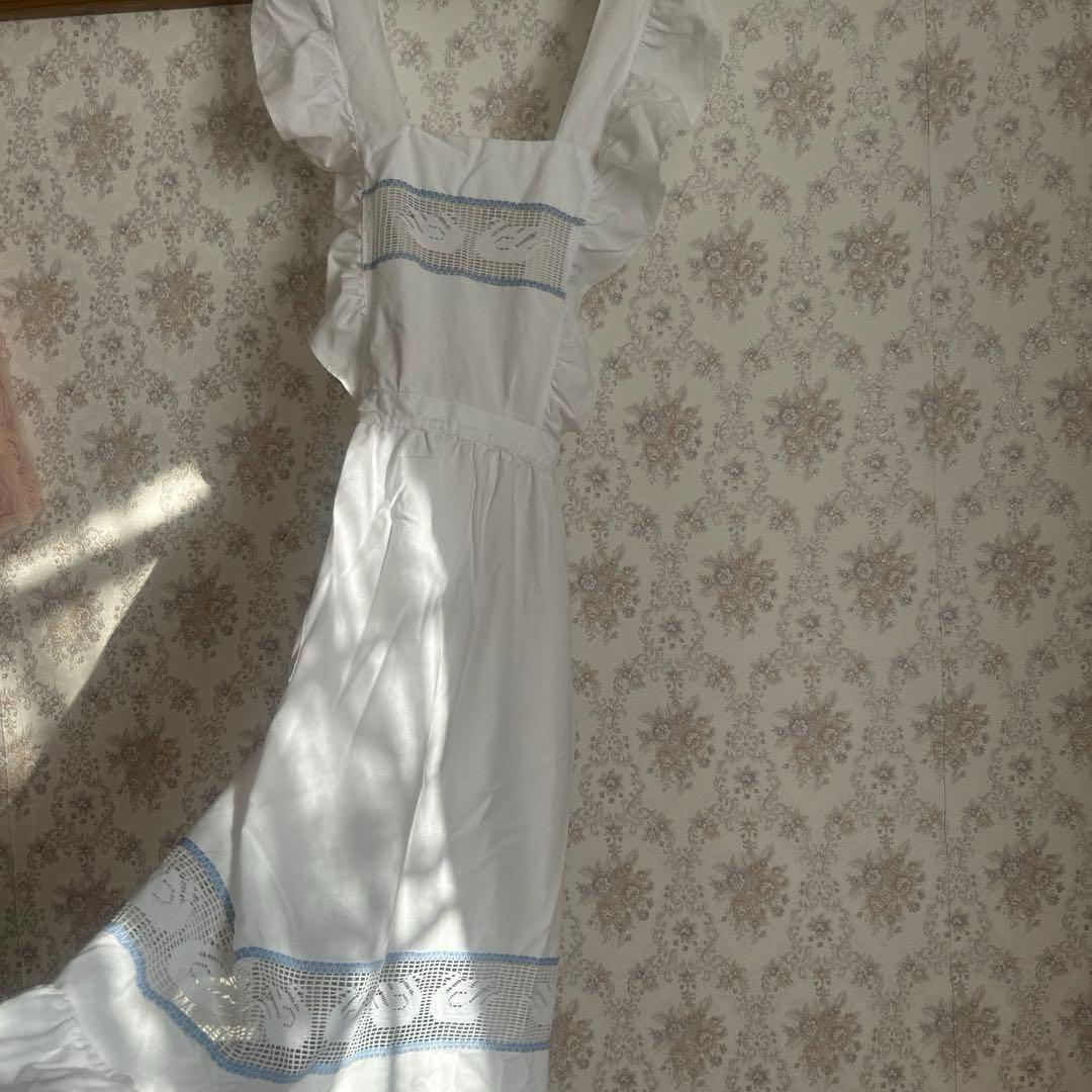 ヴィンテージエプロン白鳥 出品取り消すか悩んでます（ ; ; ）