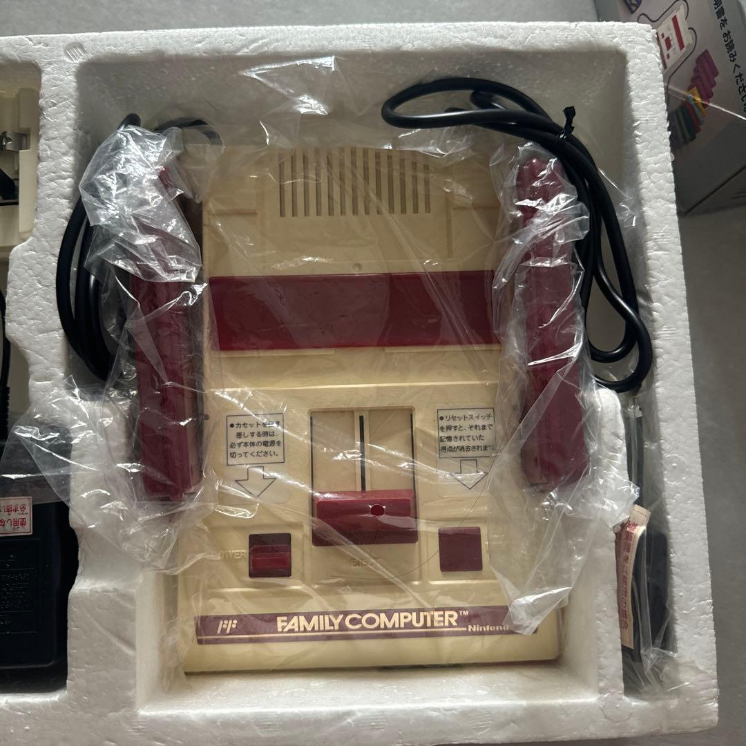 任天堂　ファミリーコンピュータ　ファミコン【動作品】　このまま遊べる