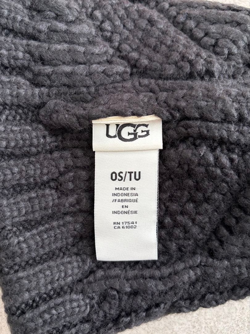 【未使用品】 UGG ケーブル ビーニー ニット帽 ポンポン付き ブラック
