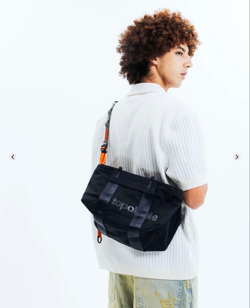 topologie Summit Duffle Small 黒　ストラップ付き